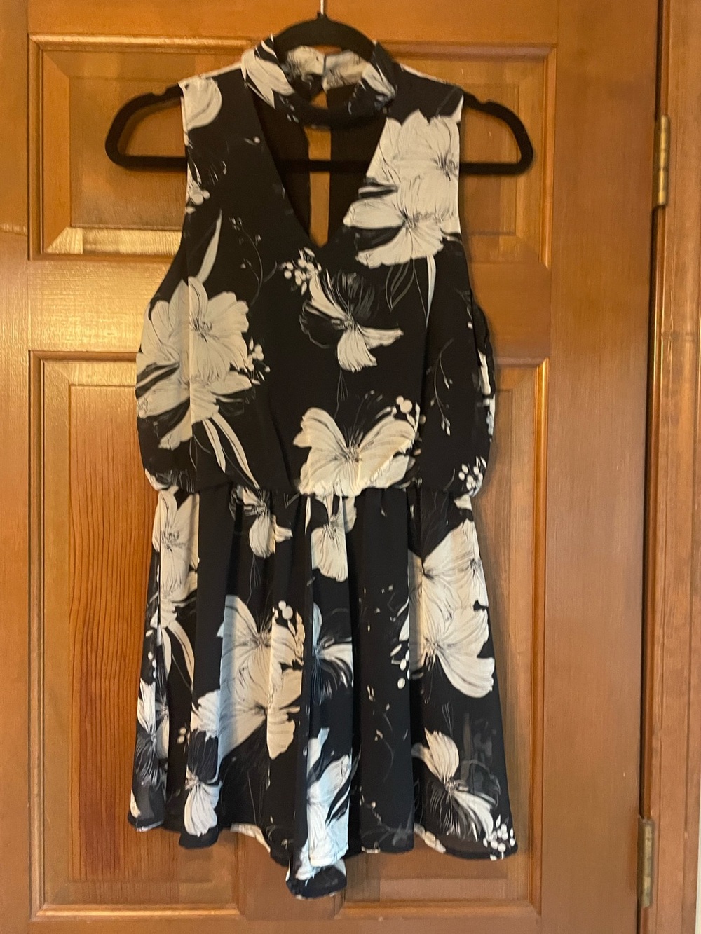 Final Touch Women’s Black & White Floral Halter Romper Size Medium